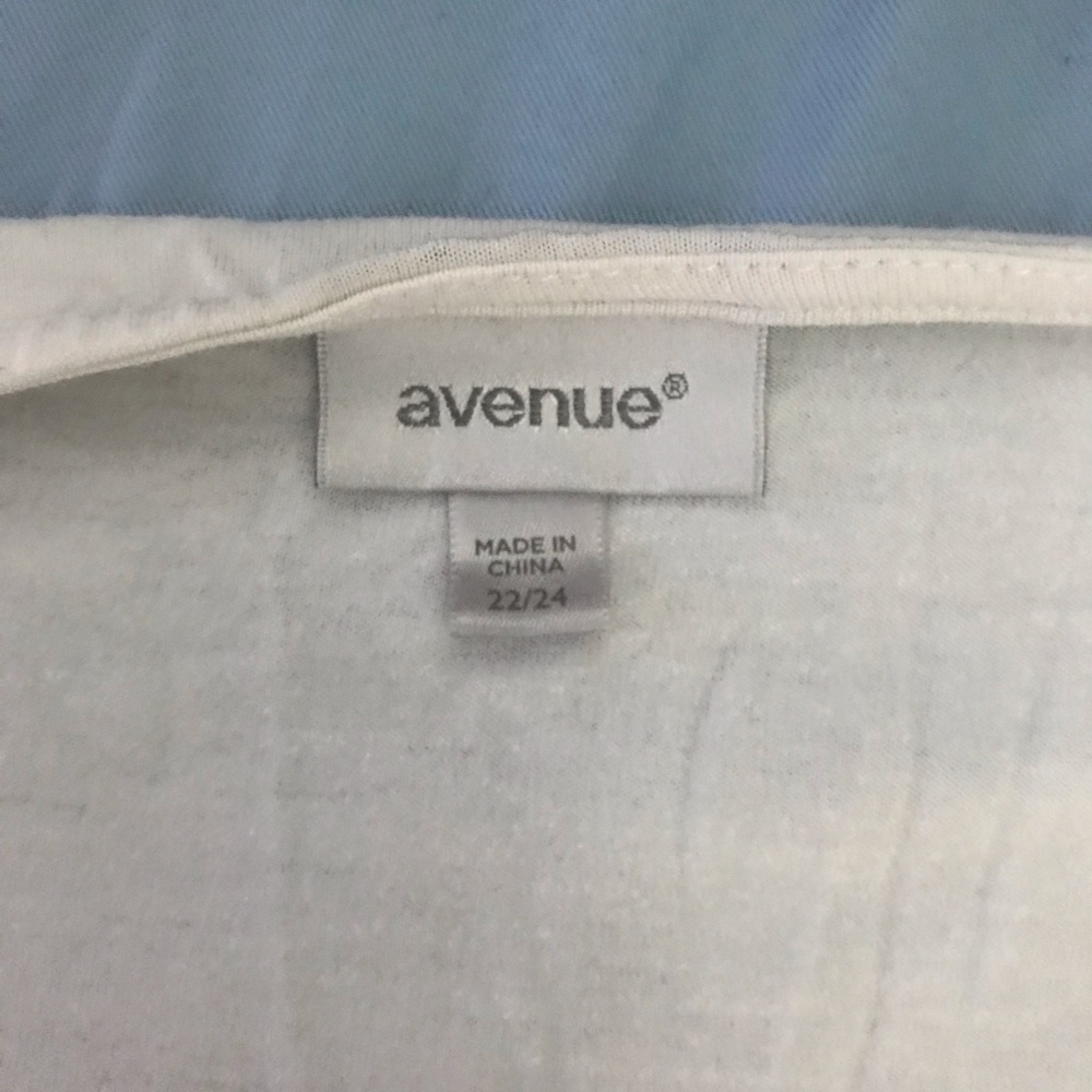 Avenue Off white scoop tank